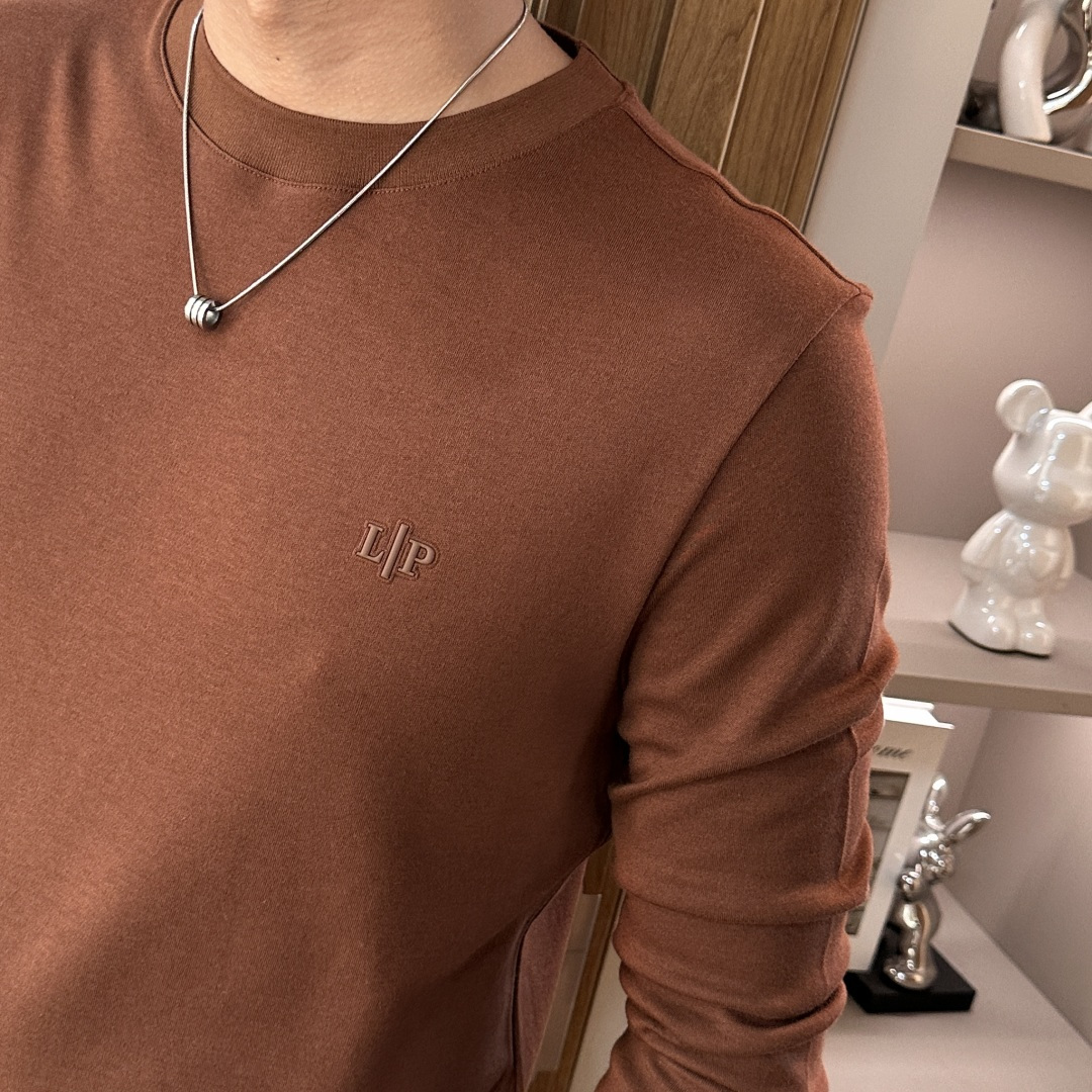 型号W-2539#，lP🆕家 2025秋冬最新字母徽标男士起角圆领长袖T恤，传统圆领套头款式，简单大方，