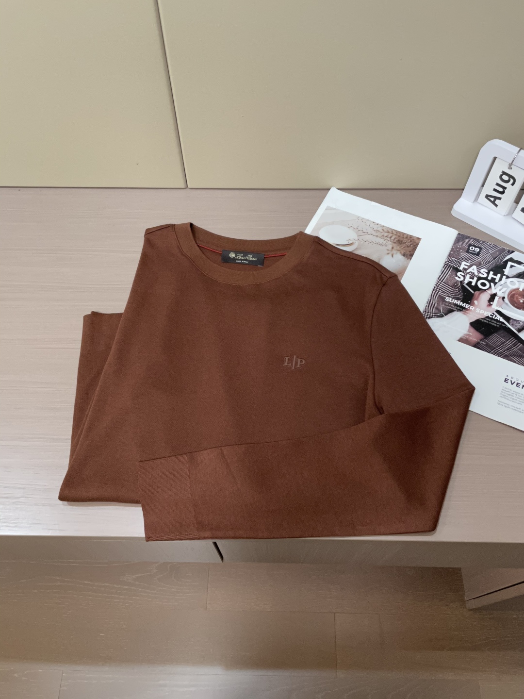 型号W-2539#，lP🆕家 2025秋冬最新字母徽标男士起角圆领长袖T恤，传统圆领套头款式，简单大方，