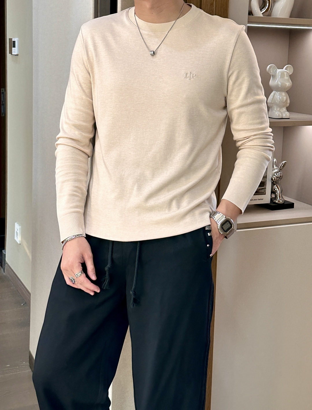 型号W-2539#，lP🆕家 2025秋冬最新字母徽标男士起角圆领长袖T恤，传统圆领套头款式，简单大方，