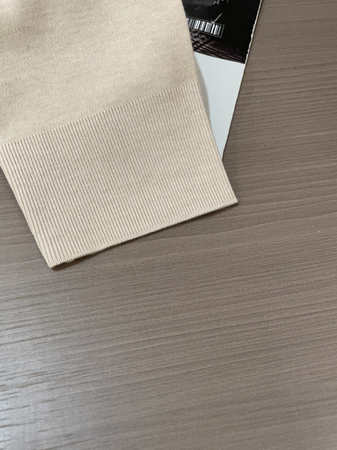 型号W-2539#，lP🆕家 2025秋冬最新字母徽标男士起角圆领长袖T恤，传统圆领套头款式，简单大方，