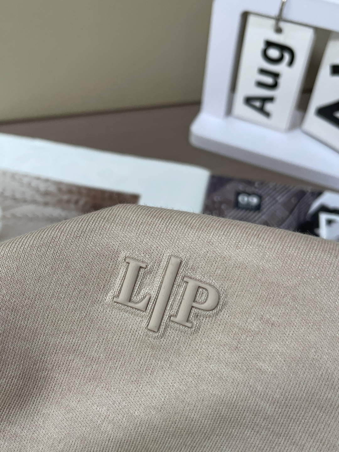 型号W-2539#，lP🆕家 2025秋冬最新字母徽标男士起角圆领长袖T恤，传统圆领套头款式，简单大方，