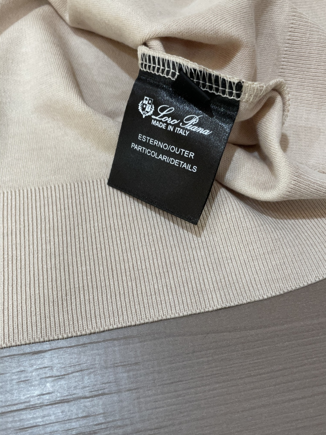 型号W-2539#，lP🆕家 2025秋冬最新字母徽标男士起角圆领长袖T恤，传统圆领套头款式，简单大方，