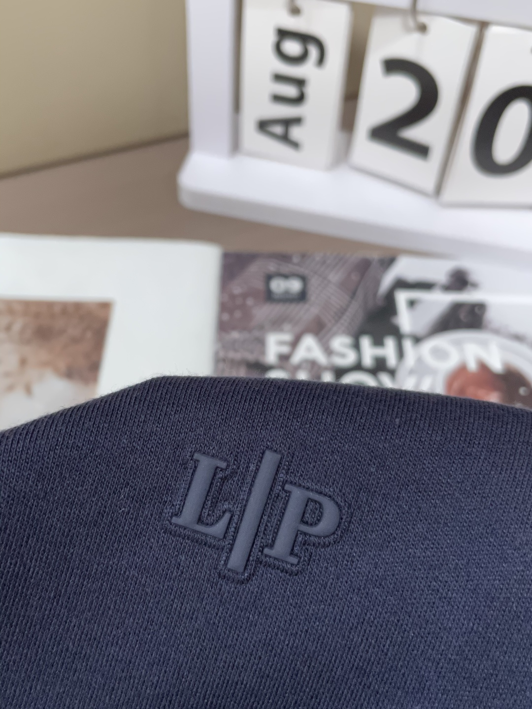 型号W-2539#，lP🆕家 2025秋冬最新字母徽标男士起角圆领长袖T恤，传统圆领套头款式，简单大方，