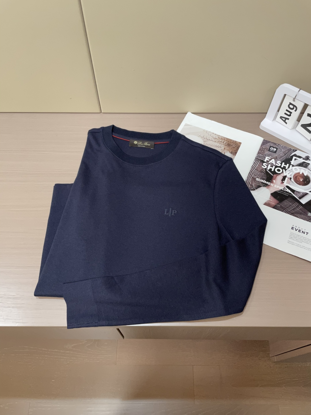 型号W-2539#，lP🆕家 2025秋冬最新字母徽标男士起角圆领长袖T恤，传统圆领套头款式，简单大方，