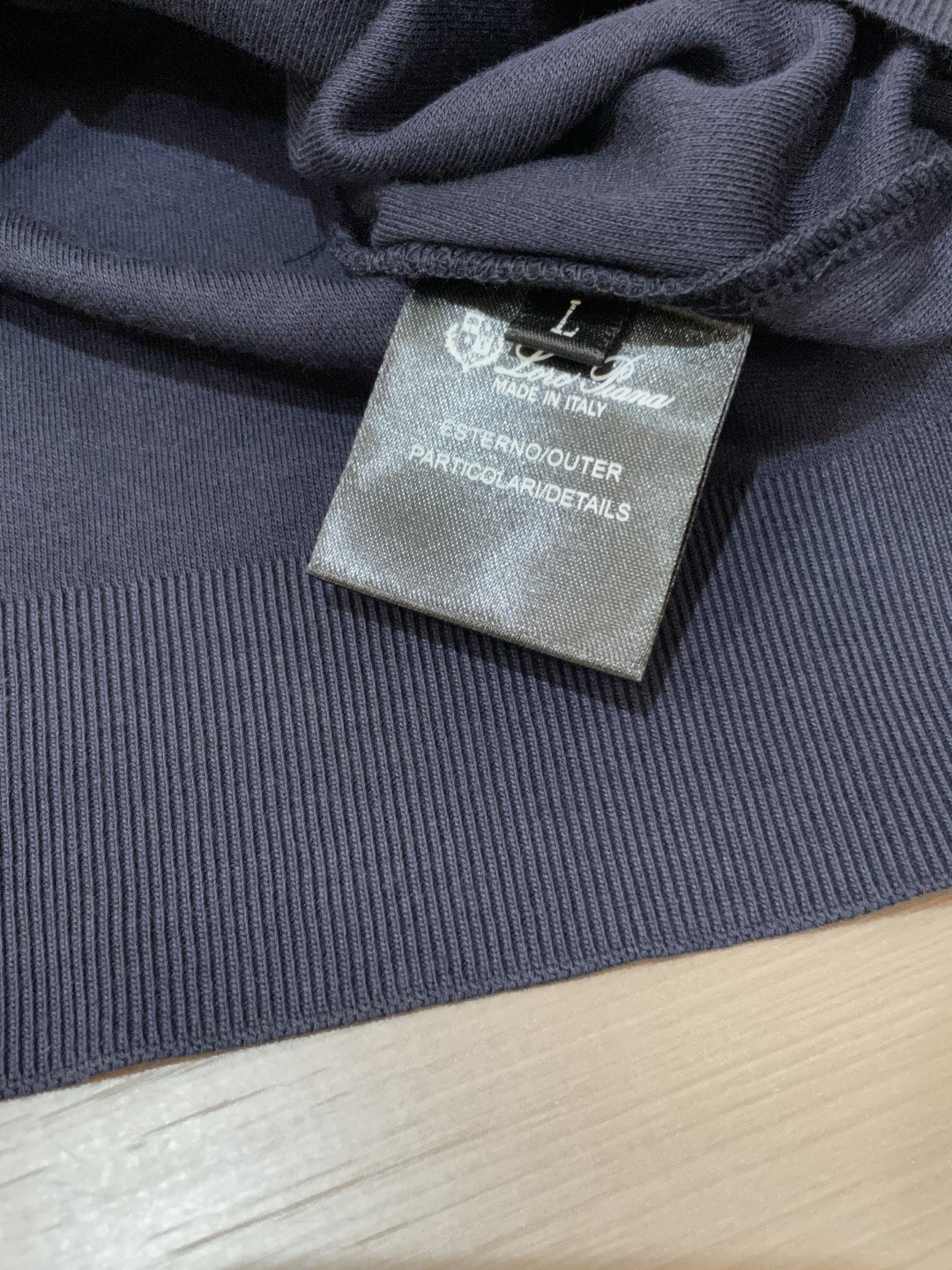 型号W-2539#，lP🆕家 2025秋冬最新字母徽标男士起角圆领长袖T恤，传统圆领套头款式，简单大方，