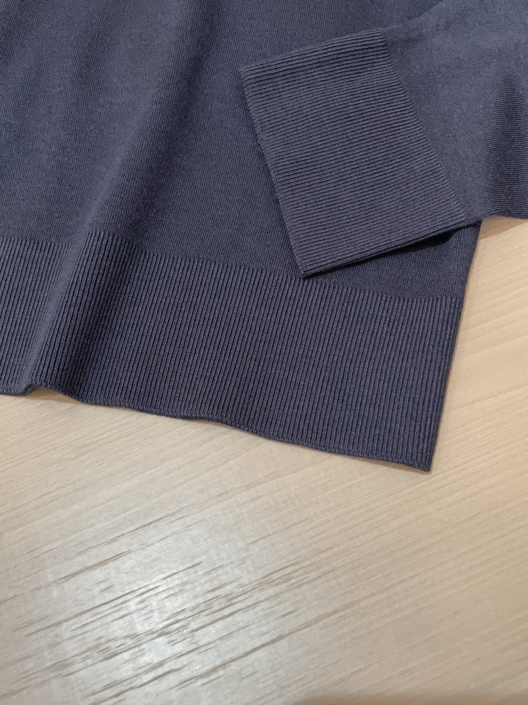 型号W-2539#，lP🆕家 2025秋冬最新字母徽标男士起角圆领长袖T恤，传统圆领套头款式，简单大方，