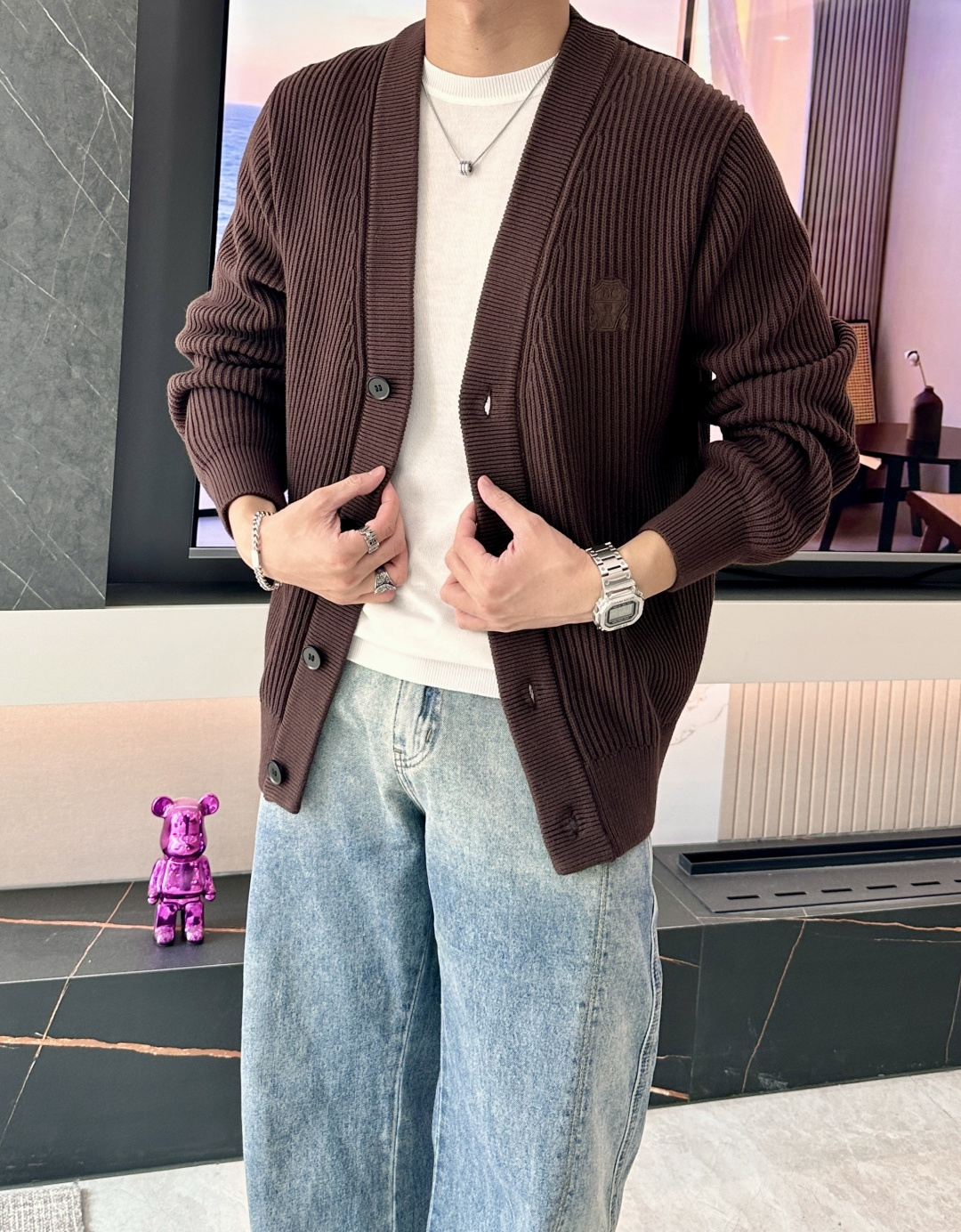 BC家 2025秋冬最新经典绣标男士加厚开衫毛衣，立体坑条纹理自带温润质感，利落V领衬得颈部线条更修长，