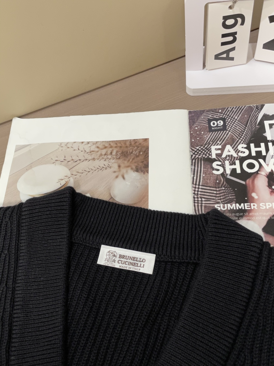 BC家 2025秋冬最新经典绣标男士加厚开衫毛衣，立体坑条纹理自带温润质感，利落V领衬得颈部线条更修长，