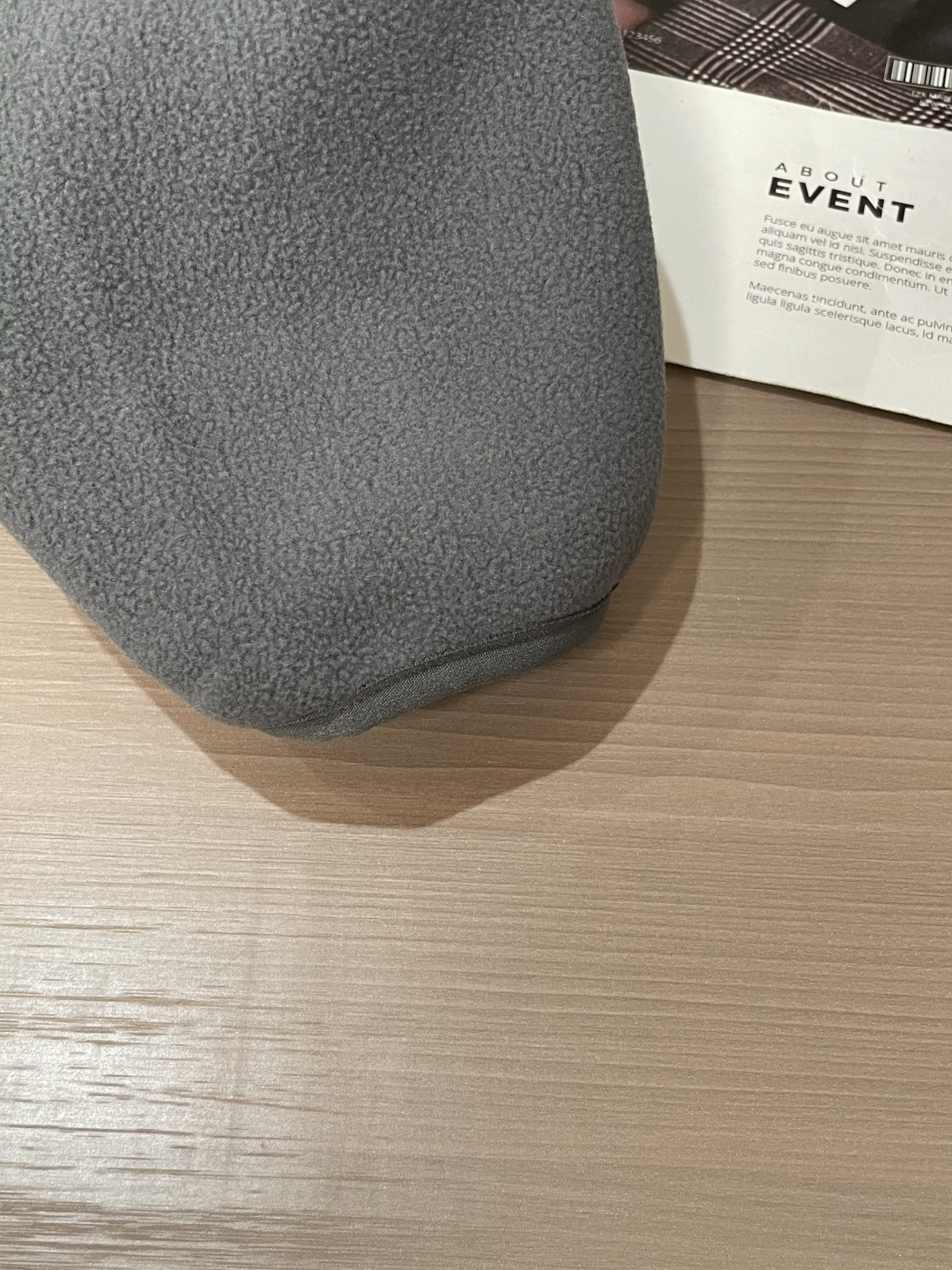 迪桑特「户外型格，暖意随行」—— 这款抓绒连帽外套，重新定义秋冬户外穿搭当凛冽秋风开始席卷城市与山野，你