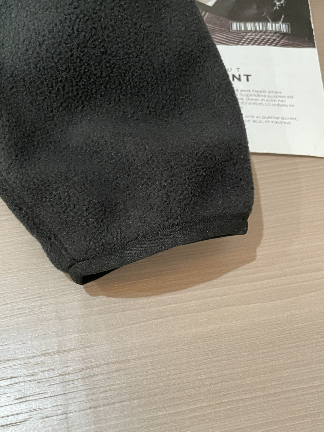 迪桑特「户外型格，暖意随行」—— 这款抓绒连帽外套，重新定义秋冬户外穿搭当凛冽秋风开始席卷城市与山野，你