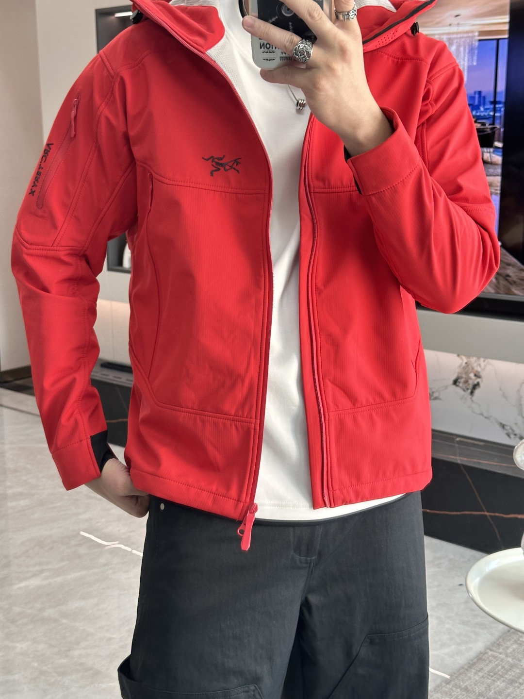 Arcteryx/始祖鸟 2025春秋新款软壳连帽夹克冲锋衣外套这款GAMMALT夹克采用轻薄耐磨的WE