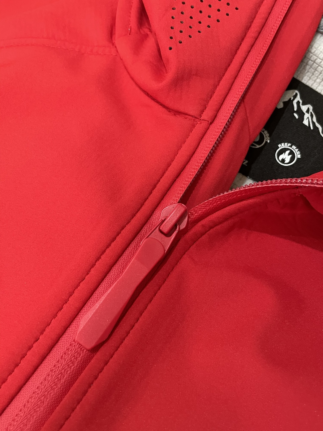 Arcteryx/始祖鸟 2025春秋新款软壳连帽夹克冲锋衣外套这款GAMMALT夹克采用轻薄耐磨的WE