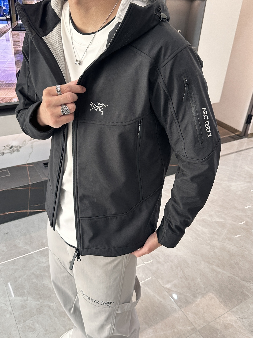 Arcteryx/始祖鸟 2025春秋新款软壳连帽夹克冲锋衣外套这款GAMMALT夹克采用轻薄耐磨的WE