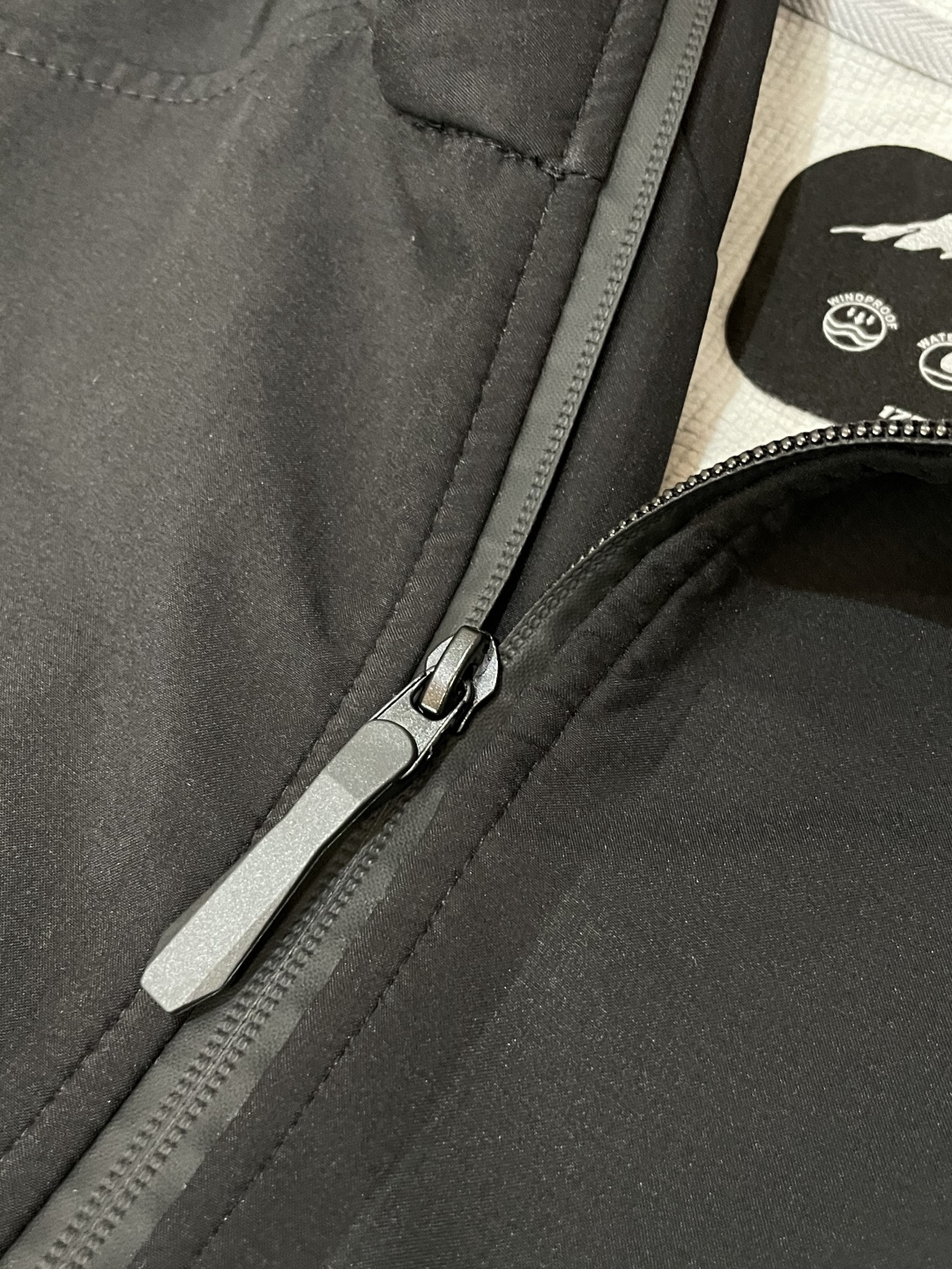 Arcteryx/始祖鸟 2025春秋新款软壳连帽夹克冲锋衣外套这款GAMMALT夹克采用轻薄耐磨的WE