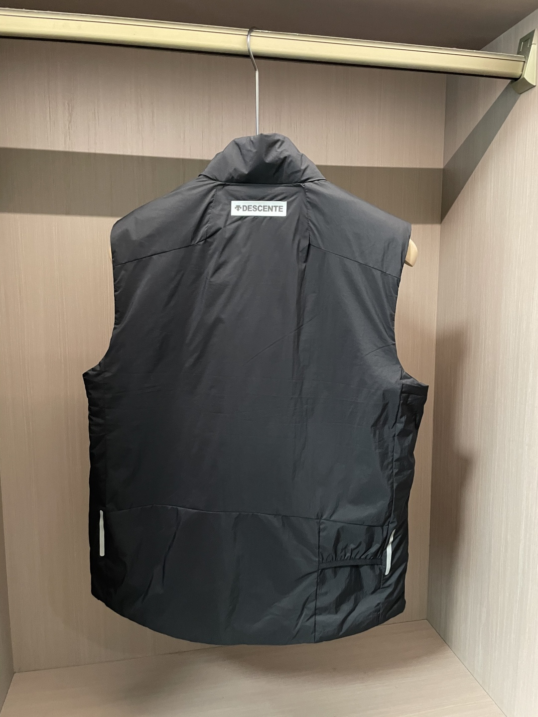 迪桑特棉马甲 2025新款男士休闲定制立领马甲 内填充羽绒棉 简约干练 时髦不累赘 活力满满。最流行的拉