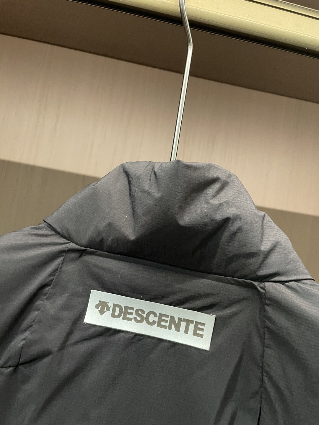 迪桑特棉马甲 2025新款男士休闲定制立领马甲 内填充羽绒棉 简约干练 时髦不累赘 活力满满。最流行的拉