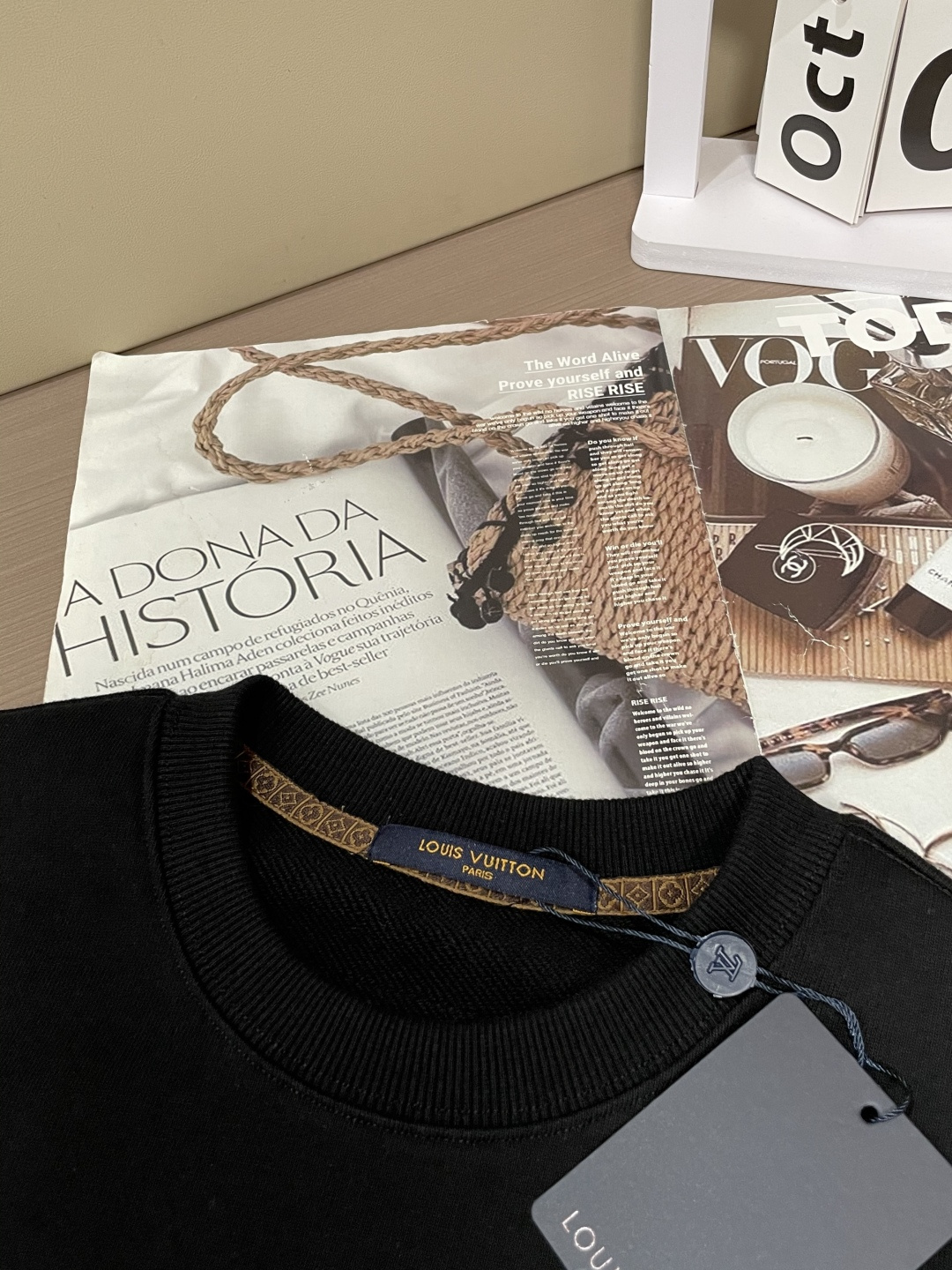 Lv/秋冬新品 定制顶级卫衣棉,面料特别有质感,重工刺绣!冬季必备单品,保暖性好。男女通穿,细节到位,版型超赞,上身效 Lv/秋冬新品 定制顶级卫衣棉,面料特别有质感,重工刺绣!冬季必备单品,保暖性好。男女通穿,细节到位,版型超赞,上身效