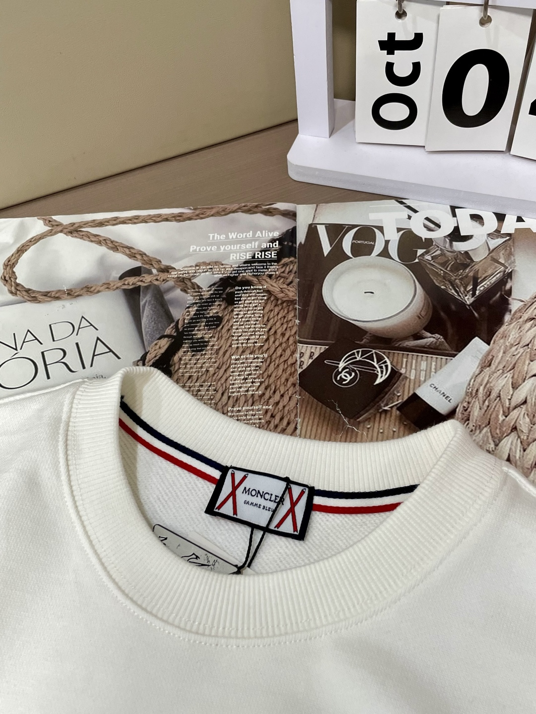 蒙口/秋冬新品 定制顶级卫衣棉,面料特别有质感,重工刺绣!冬季必备单品,保暖性好。男女通穿,细节到位,版型超赞,上身效 蒙口/秋冬新品 定制顶级卫衣棉,面料特别有质感,重工刺绣!冬季必备单品,保暖性好。男女通穿,细节到位,版型超赞,上身效