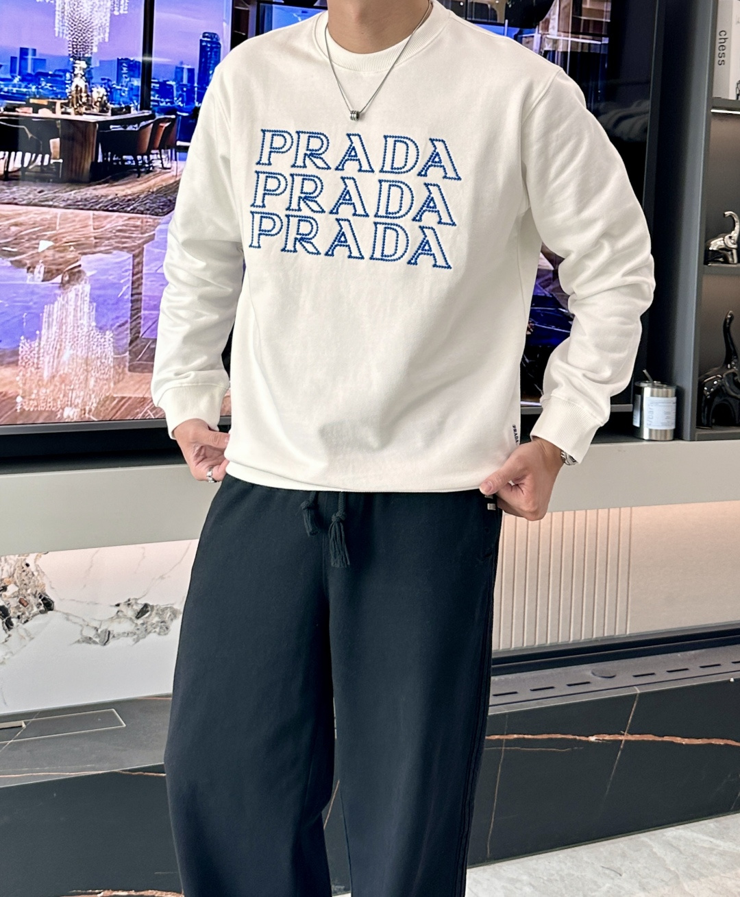 Prad/秋冬新品 定制顶级卫衣棉,面料特别有质感,重工刺绣!冬季必备单品,保暖性好。男女通穿,细节到位,版型超赞,上 Prad/秋冬新品 定制顶级卫衣棉,面料特别有质感,重工刺绣!冬季必备单品,保暖性好。男女通穿,细节到位,版型超赞,上