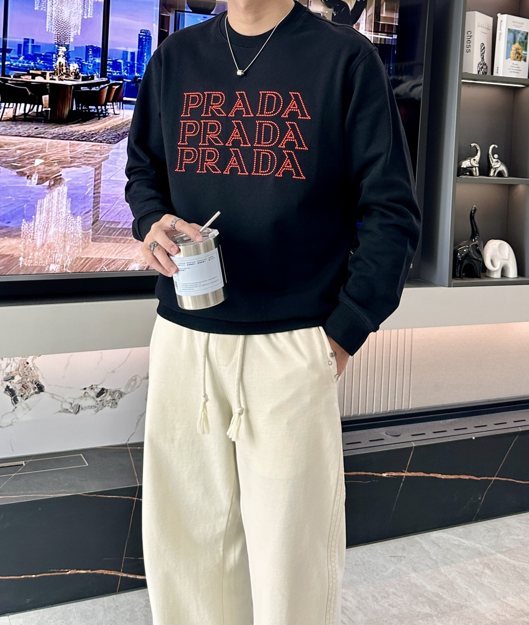 NO:573815,Prad/2025 Autumn and Winter New Products Customized top-quality sweatshirt cotton, the fabric has a special texture and heavy embroidery!  A must-have item in winter, it has good warmth retention. It can be worn by both men and women, the details are in place, the shape is awesome, and the upper body effect is very good!  A versatile item!  Size M-XXXL,,prada,hoodie,sweatshirts,alexander wang19860909Prad/2025秋冬新品 定制顶级卫衣棉,面料特别有质感,重工刺绣！冬季必备单品,保暖性好.男女通穿,细节到位,版型超赞,上身效果非常好！百搭单品！尺码M-XXXL,,prada,hoodie,sweatshirts,alexander wang,Men's clothing