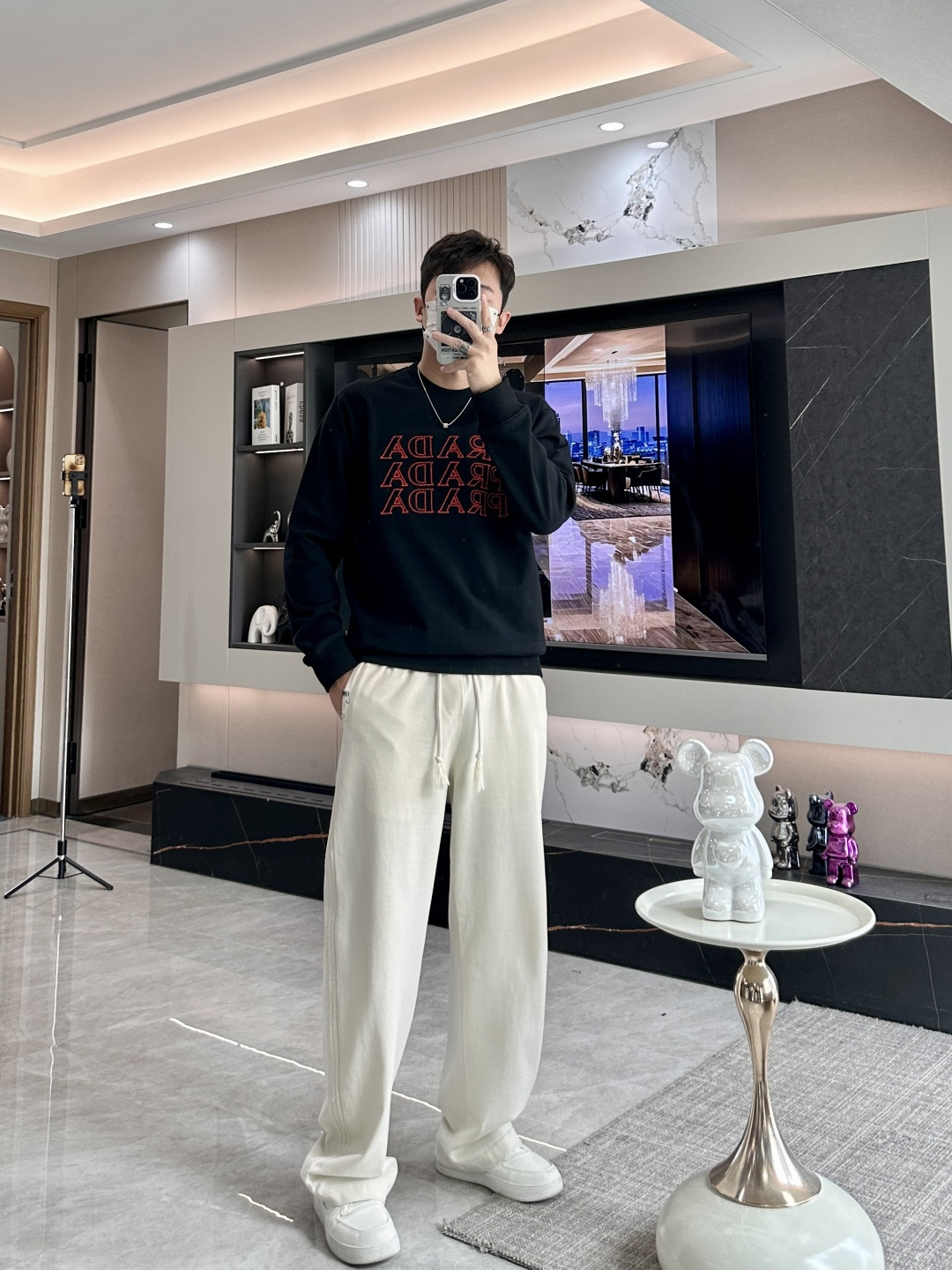 Prad/秋冬新品 定制顶级卫衣棉,面料特别有质感,重工刺绣!冬季必备单品,保暖性好。男女通穿,细节到位,版型超赞,上 Prad/秋冬新品 定制顶级卫衣棉,面料特别有质感,重工刺绣!冬季必备单品,保暖性好。男女通穿,细节到位,版型超赞,上