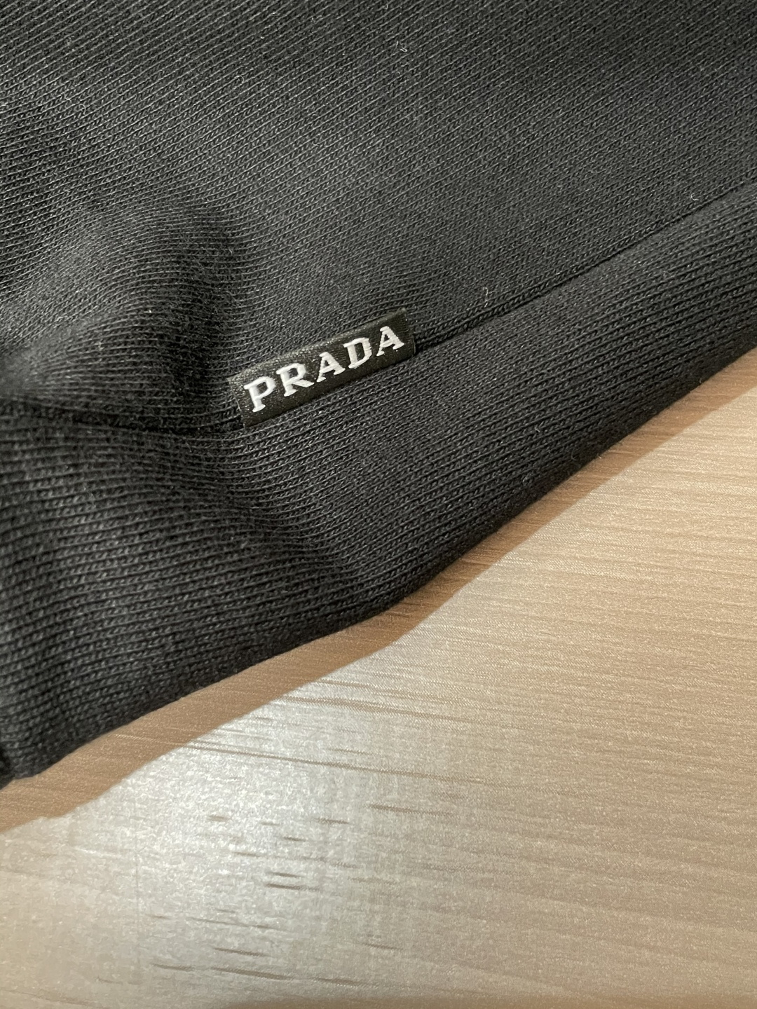 Prad/秋冬新品 定制顶级卫衣棉,面料特别有质感,重工刺绣!冬季必备单品,保暖性好。男女通穿,细节到位,版型超赞,上 Prad/秋冬新品 定制顶级卫衣棉,面料特别有质感,重工刺绣!冬季必备单品,保暖性好。男女通穿,细节到位,版型超赞,上