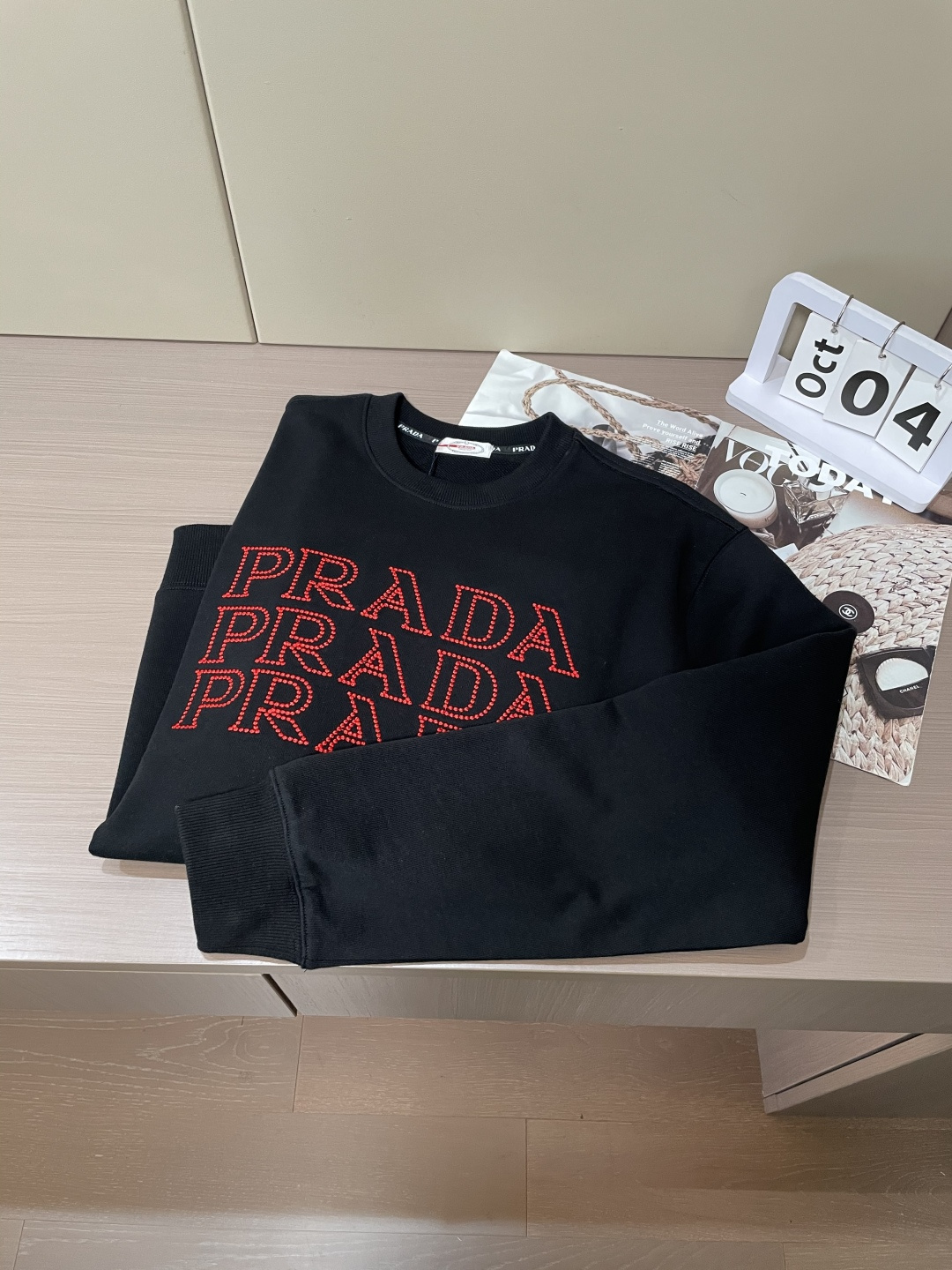 Prad/秋冬新品 定制顶级卫衣棉,面料特别有质感,重工刺绣!冬季必备单品,保暖性好。男女通穿,细节到位,版型超赞,上 Prad/秋冬新品 定制顶级卫衣棉,面料特别有质感,重工刺绣!冬季必备单品,保暖性好。男女通穿,细节到位,版型超赞,上