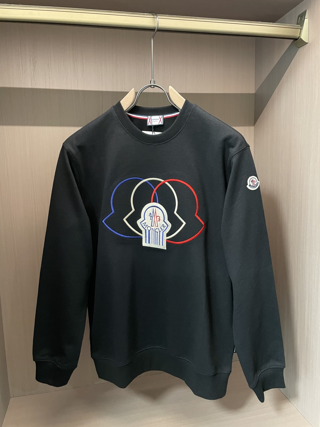 蒙口/秋冬新品 定制顶级卫衣棉,面料特别有质感,重工刺绣!冬季必备单品,保暖性好。男女通穿,细节到位,版型超赞,上身效 蒙口/秋冬新品 定制顶级卫衣棉,面料特别有质感,重工刺绣!冬季必备单品,保暖性好。男女通穿,细节到位,版型超赞,上身效