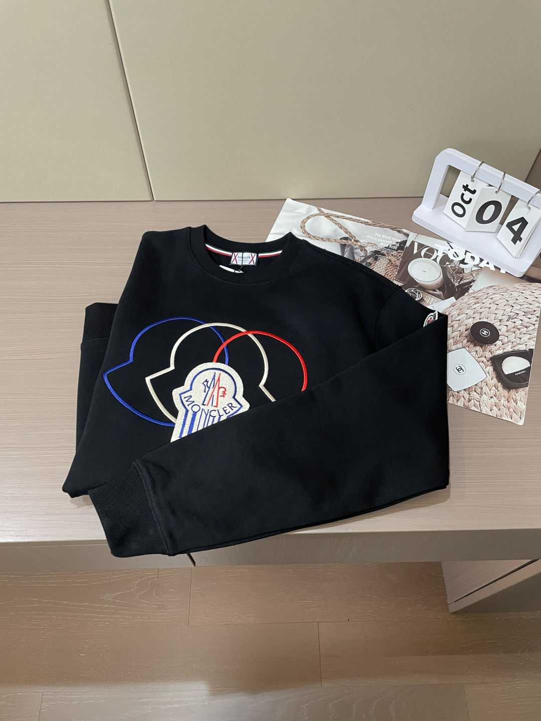 蒙口/秋冬新品 定制顶级卫衣棉,面料特别有质感,重工刺绣!冬季必备单品,保暖性好。男女通穿,细节到位,版型超赞,上身效 蒙口/秋冬新品 定制顶级卫衣棉,面料特别有质感,重工刺绣!冬季必备单品,保暖性好。男女通穿,细节到位,版型超赞,上身效