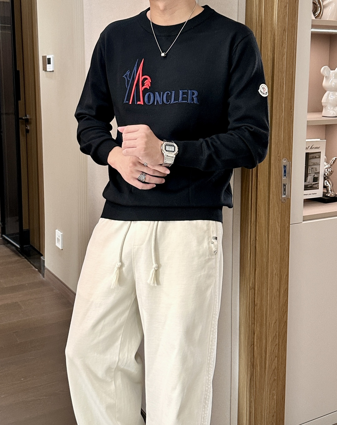 NO:573795,Mengkou 2025 Autumn and Winter, high-end customization, full of urban style, classic, simple and elegant round neck bottoming knitted sweater. Made of imported wool blended fabric, soft and delicate. A basic base is indispensable in men's wardrobe. It can be used to match various clothes anytime and anywhere to meet your daily needs. The design of the clothes is very simple, dear friends, hurry up and get it!  Size M-XXXL,,Moncler,sweaters,alexander wang19860909蒙口2025秋冬 高级定制 都市风十足 经典简约大气圆领打底针织毛衣. 采用进口羊毛混纺面料 柔软细腻 男人的衣柜都少不了基础打底 随时随地都可以拿来搭配各种服饰 满足您日常生活需求 .衣服设计非常的简洁 , 亲们赶紧入手！ 尺码M-XXXL,,Moncler,sweaters,alexander wang,Men's clothing