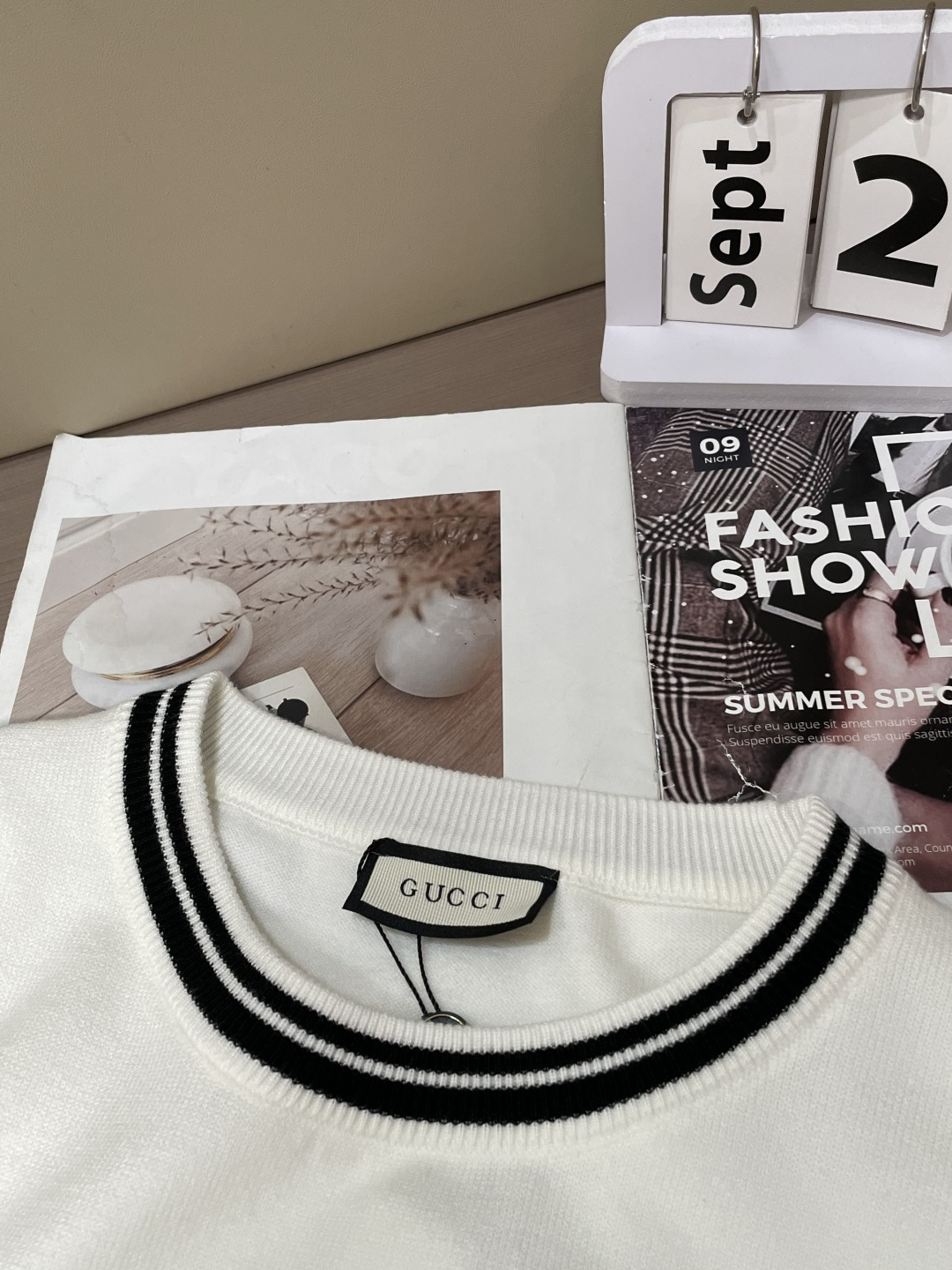 Gucc2025秋冬 高级定制 都市风十足 经典简约大气圆领打底针织毛衣。 采用进口羊毛混纺面料 柔软细