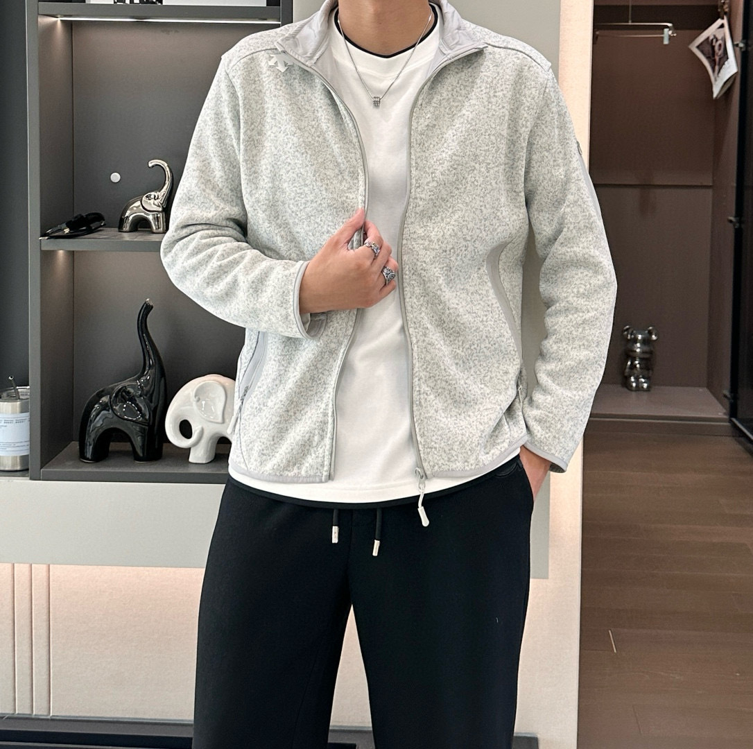 Descente 迪桑特 春季户外运动休闲抓绒夹克外套，新款春季夹克外套，做工精美，不管是材质还是细节还