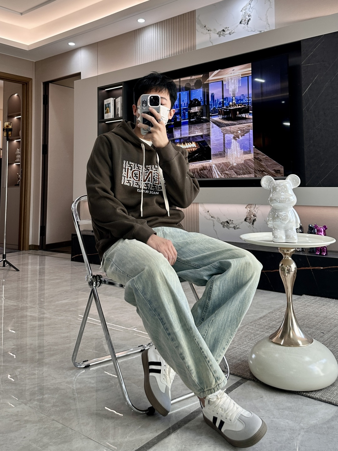 FD 套头连帽卫衣；经典套头男女同款，简约大气系列单品，低调奢华大气百搭款！卫衣选用客供100%高克重棉