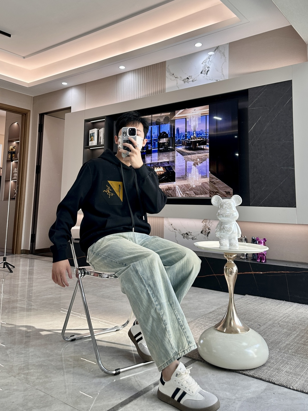 始祖鸟 套头连帽卫衣；经典套头男女同款，简约大气系列单品，低调奢华大气百搭款！卫衣选用客供100%高克重