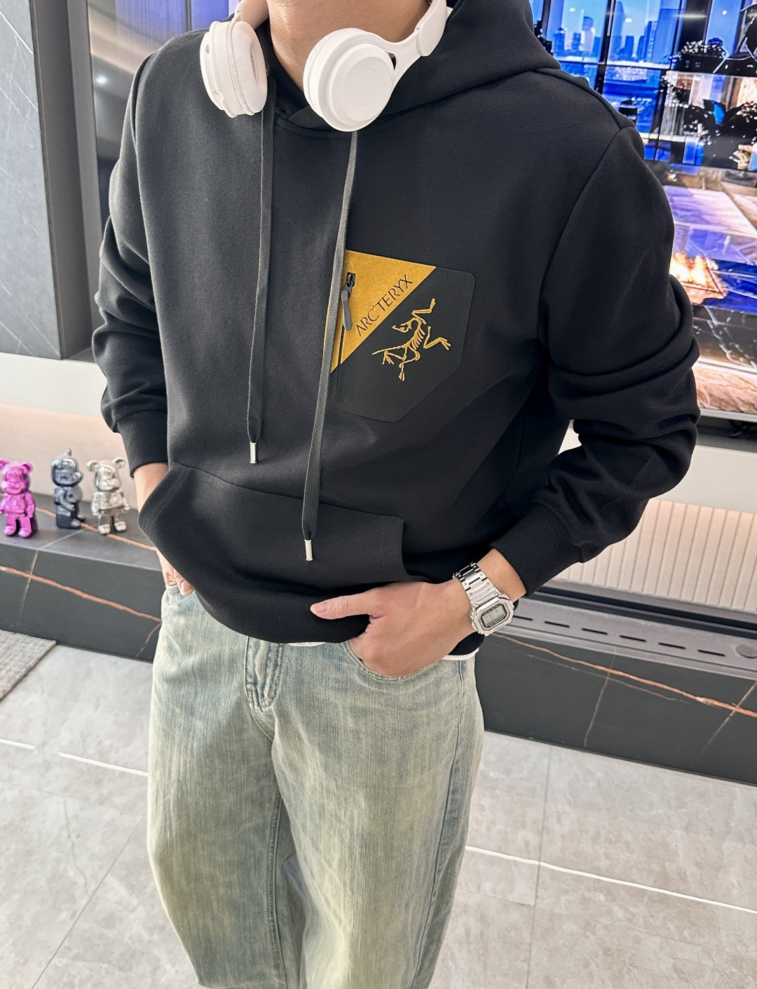 始祖鸟 套头连帽卫衣；经典套头男女同款，简约大气系列单品，低调奢华大气百搭款！卫衣选用客供100%高克重