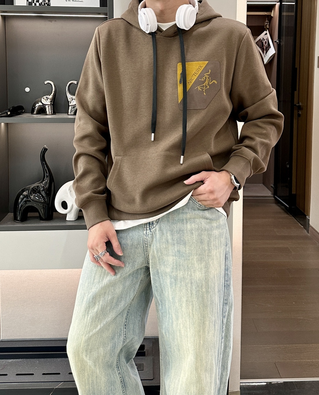 始祖鸟 套头连帽卫衣；经典套头男女同款，简约大气系列单品，低调奢华大气百搭款！卫衣选用客供100%高克重