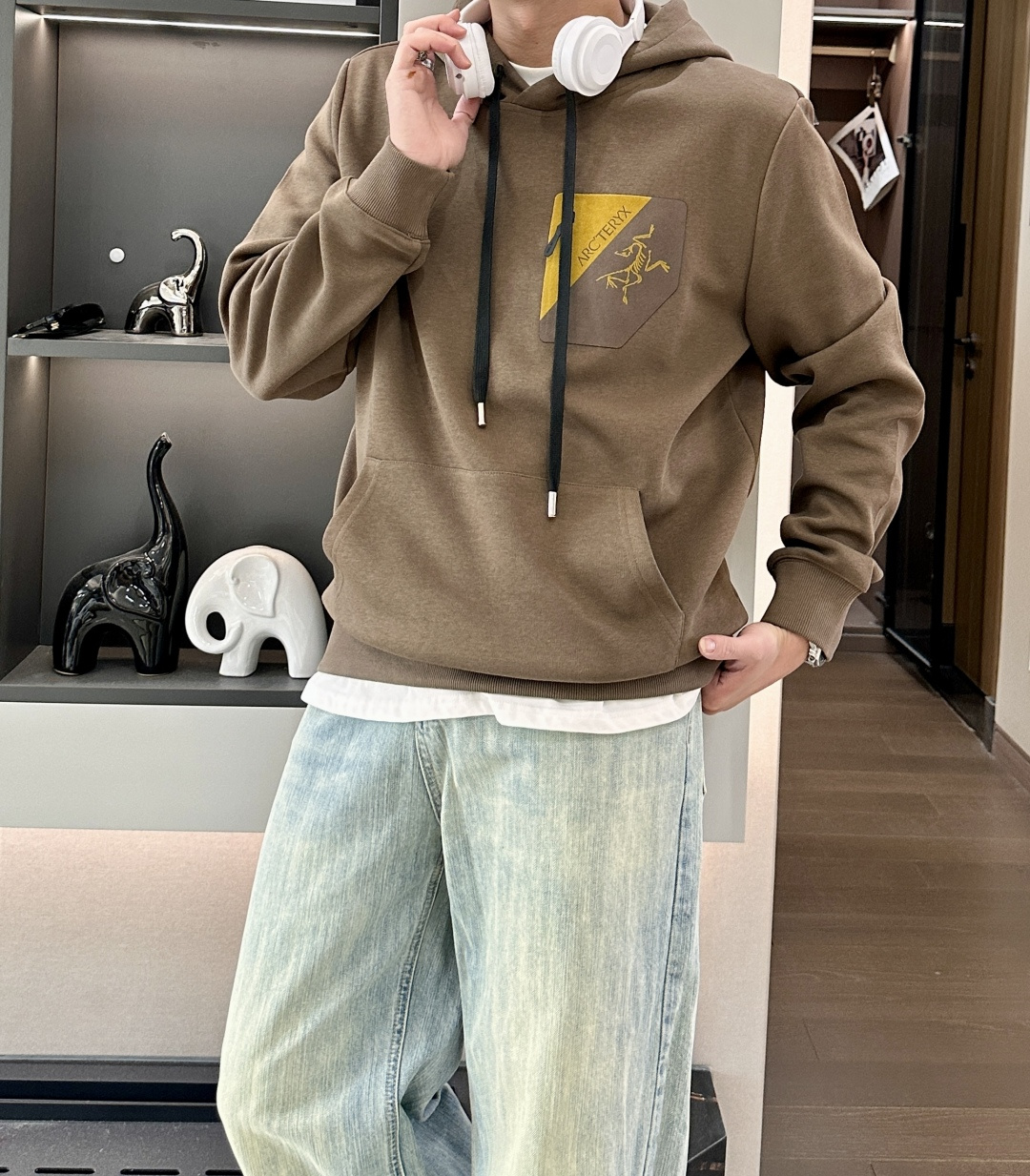 始祖鸟 套头连帽卫衣；经典套头男女同款，简约大气系列单品，低调奢华大气百搭款！卫衣选用客供100%高克重