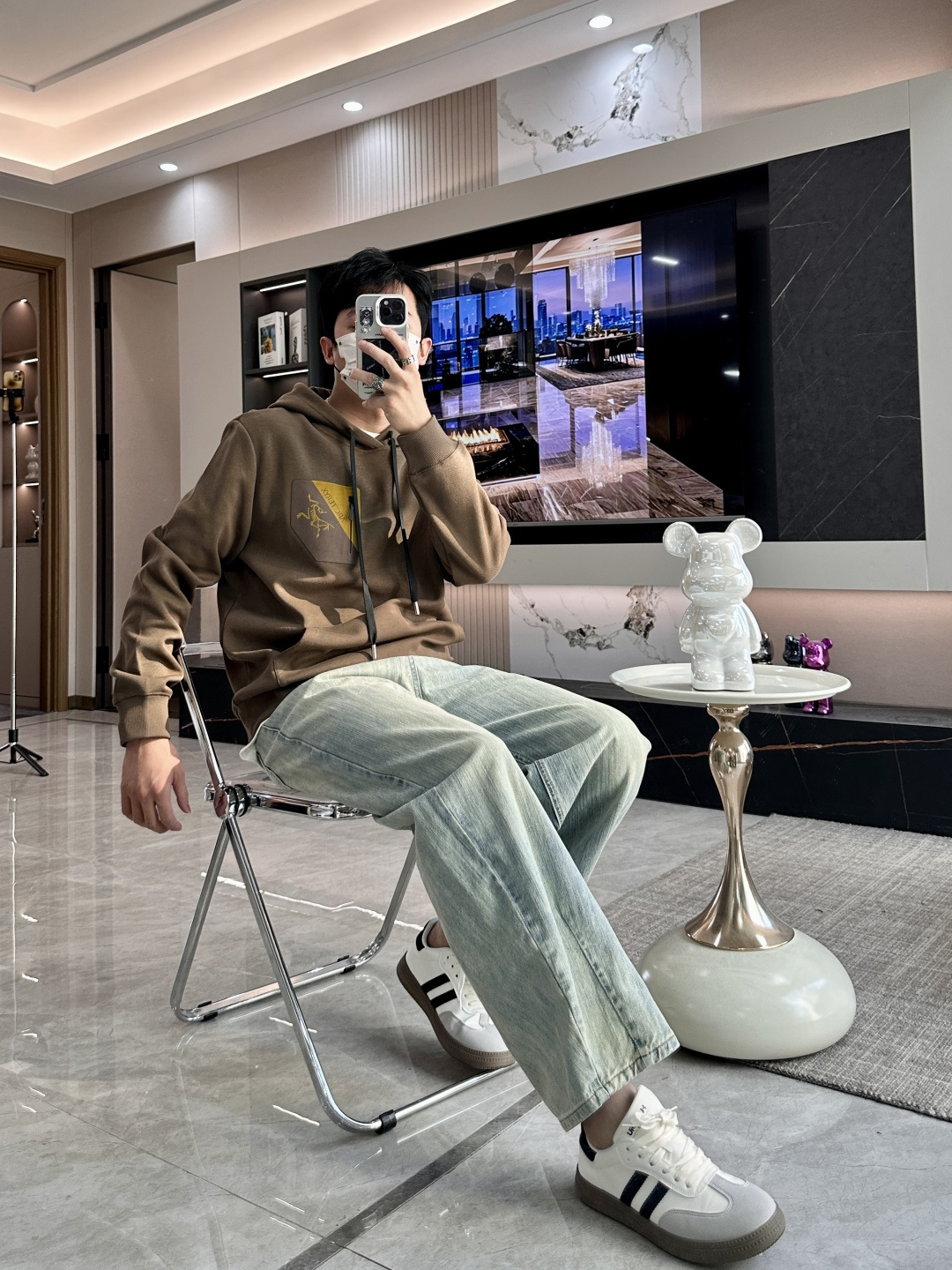 始祖鸟 套头连帽卫衣；经典套头男女同款，简约大气系列单品，低调奢华大气百搭款！卫衣选用客供100%高克重