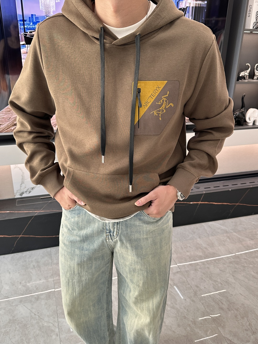 始祖鸟 套头连帽卫衣；经典套头男女同款，简约大气系列单品，低调奢华大气百搭款！卫衣选用客供100%高克重