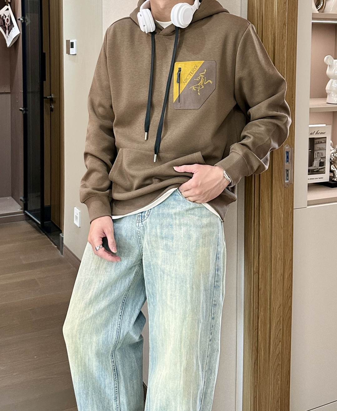 始祖鸟 套头连帽卫衣；经典套头男女同款，简约大气系列单品，低调奢华大气百搭款！卫衣选用客供100%高克重