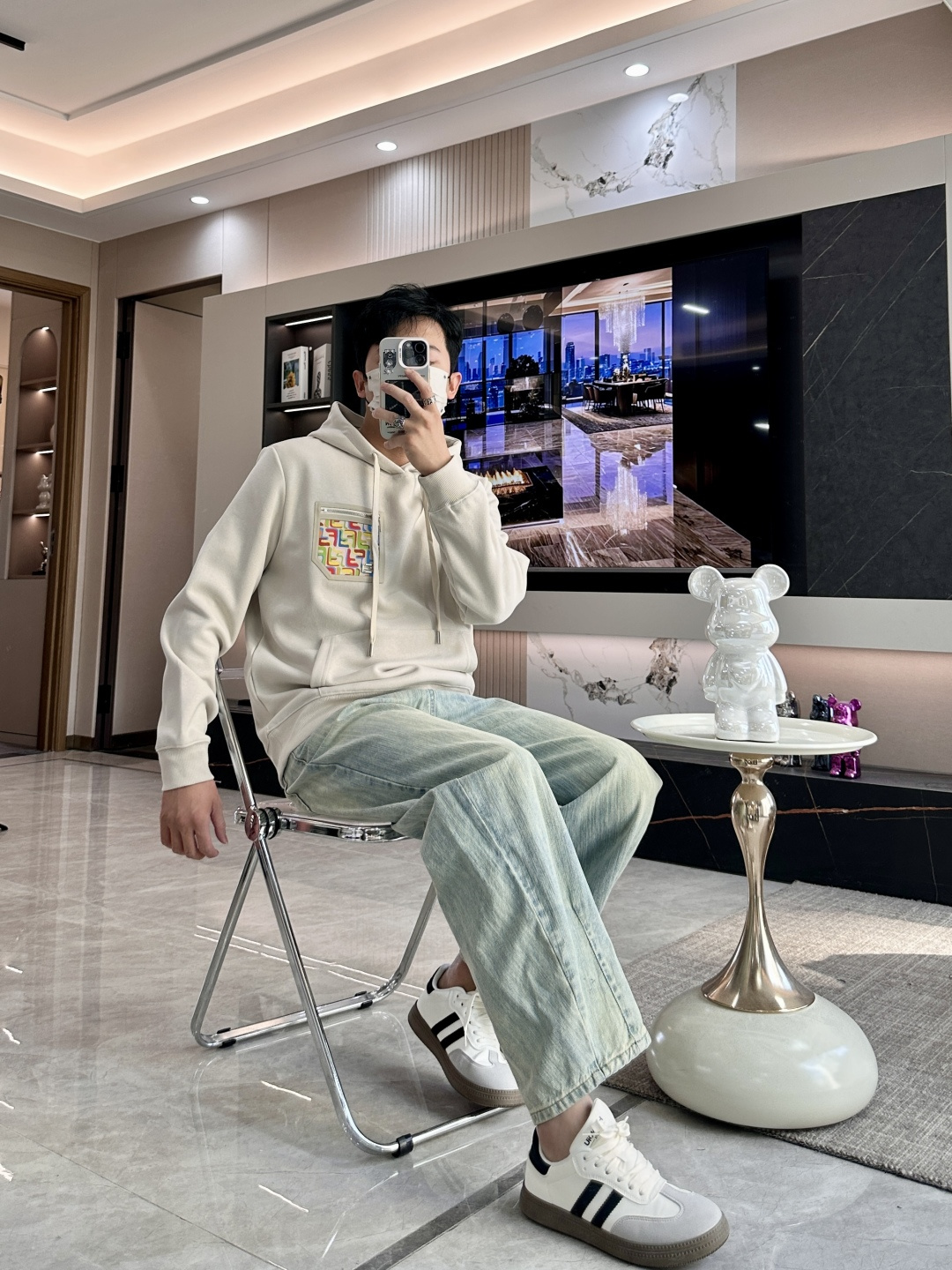 FD 套头连帽卫衣；经典套头男女同款，简约大气系列单品，低调奢华大气百搭款！卫衣选用客供100%高克重棉