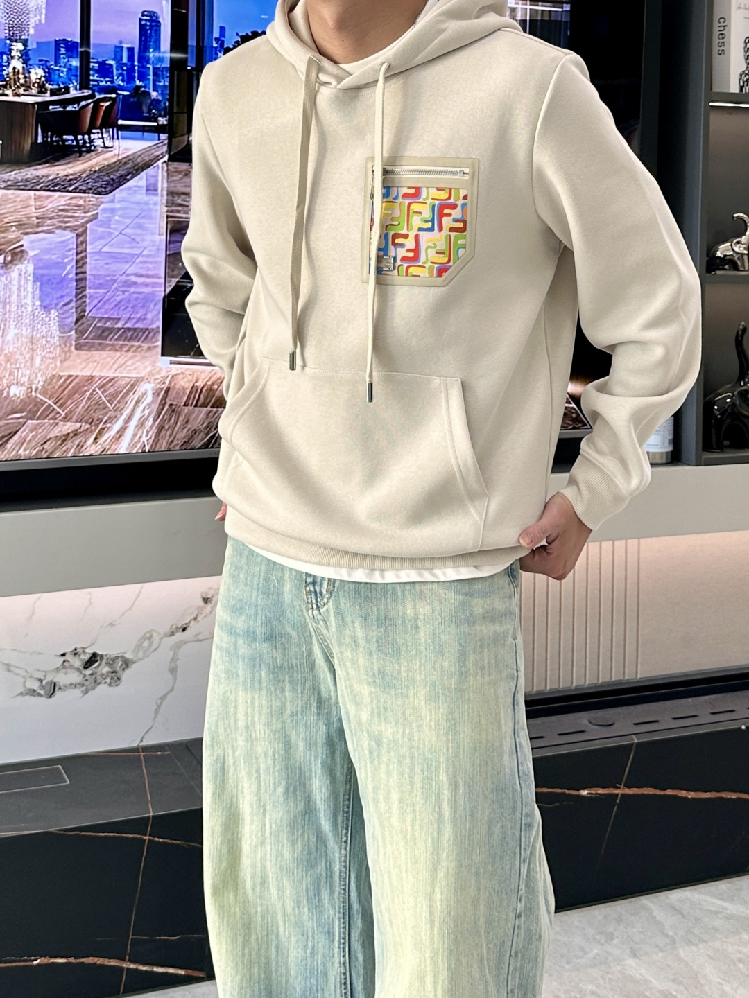 FD 套头连帽卫衣；经典套头男女同款，简约大气系列单品，低调奢华大气百搭款！卫衣选用客供100%高克重棉