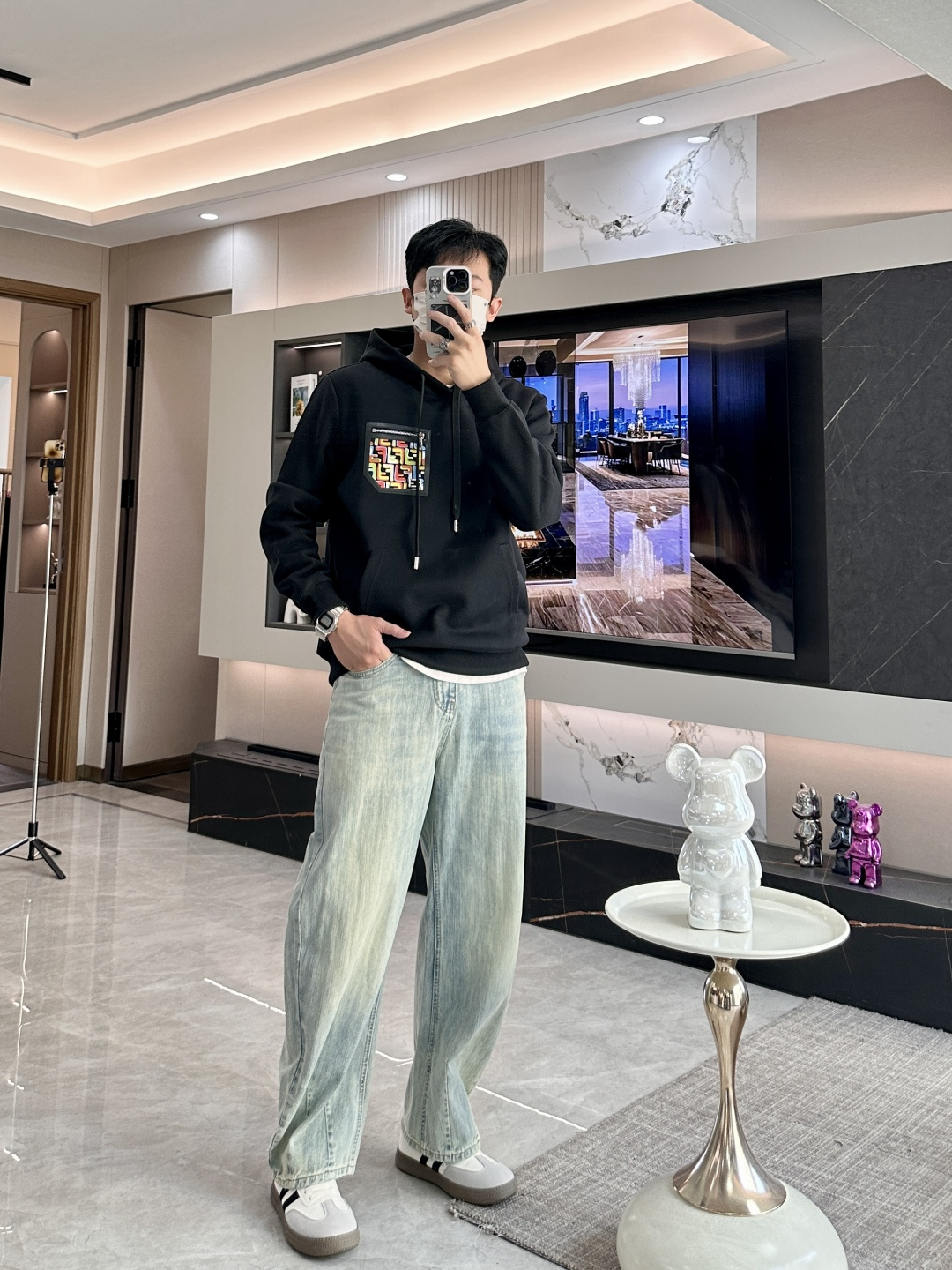 FD 套头连帽卫衣；经典套头男女同款，简约大气系列单品，低调奢华大气百搭款！卫衣选用客供100%高克重棉