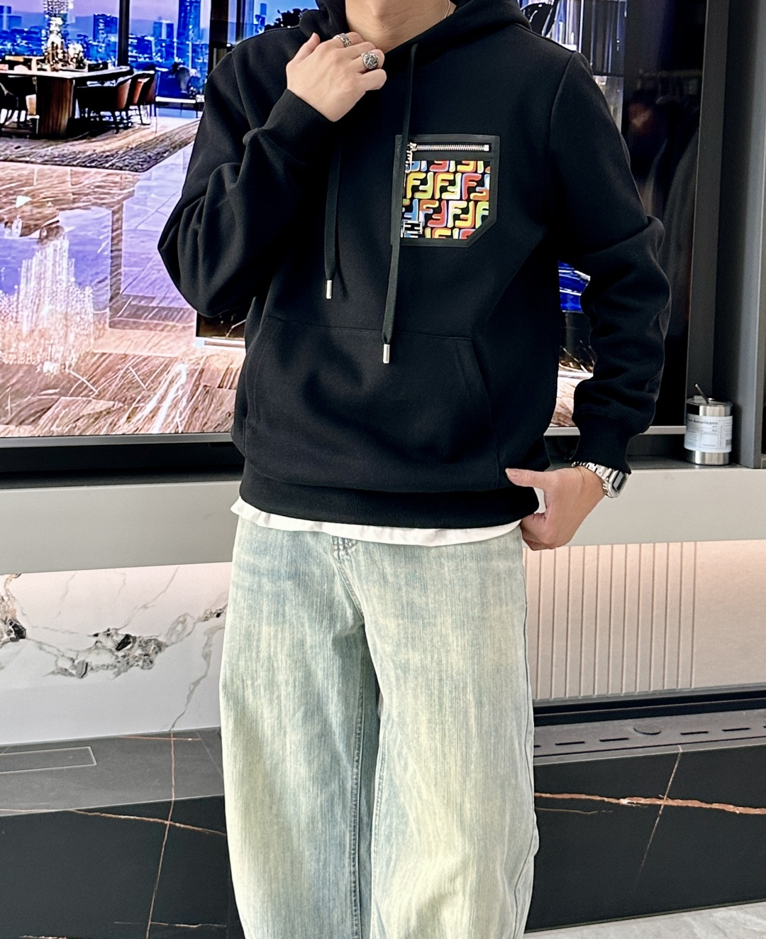 FD 套头连帽卫衣；经典套头男女同款，简约大气系列单品，低调奢华大气百搭款！卫衣选用客供100%高克重棉