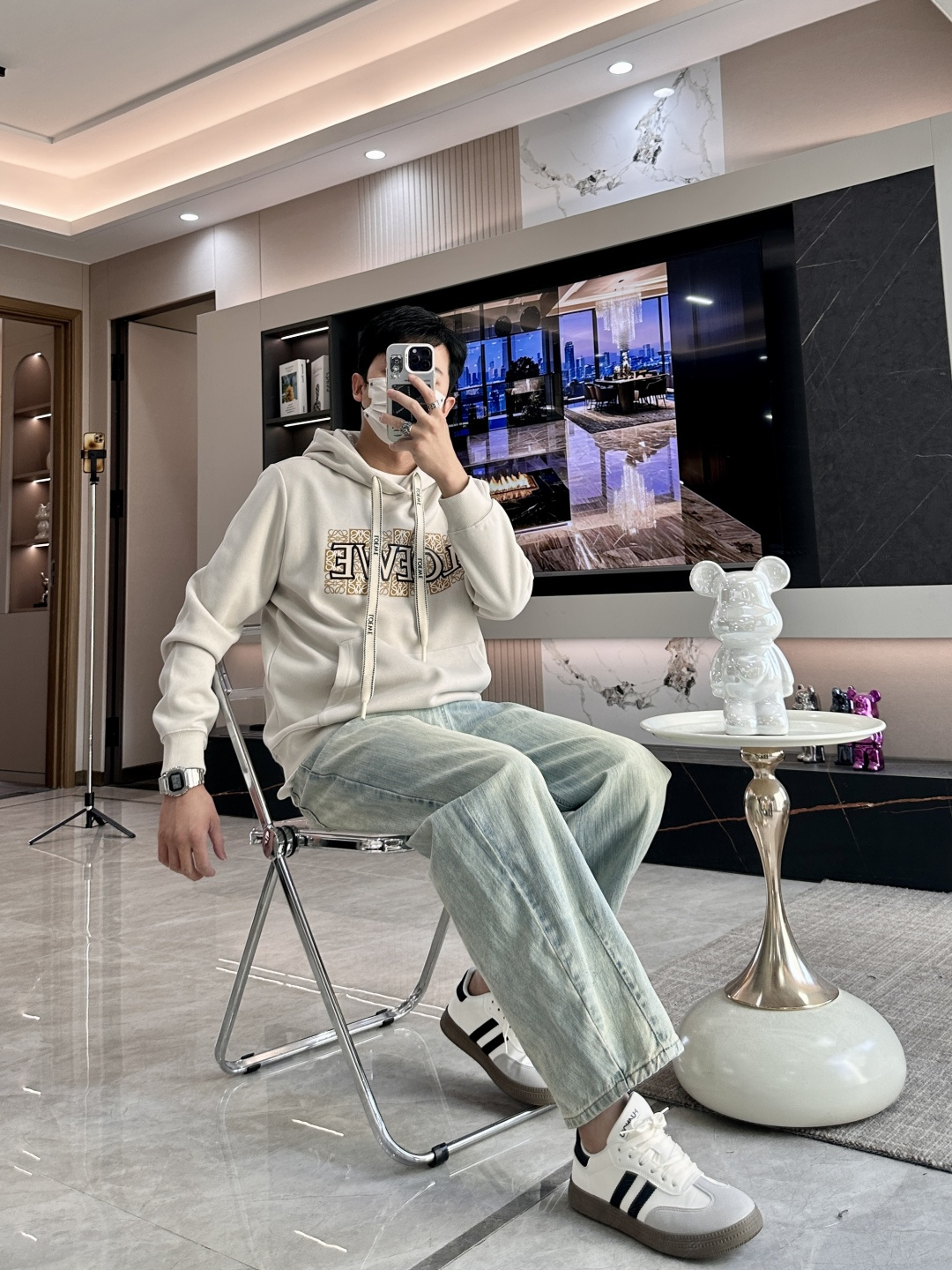 Loewe 套头连帽卫衣；经典套头男女同款，简约大气系列单品，低调奢华大气百搭款！卫衣选用客供100%高