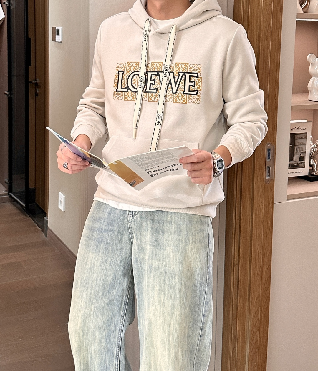 Loewe 套头连帽卫衣；经典套头男女同款，简约大气系列单品，低调奢华大气百搭款！卫衣选用客供100%高