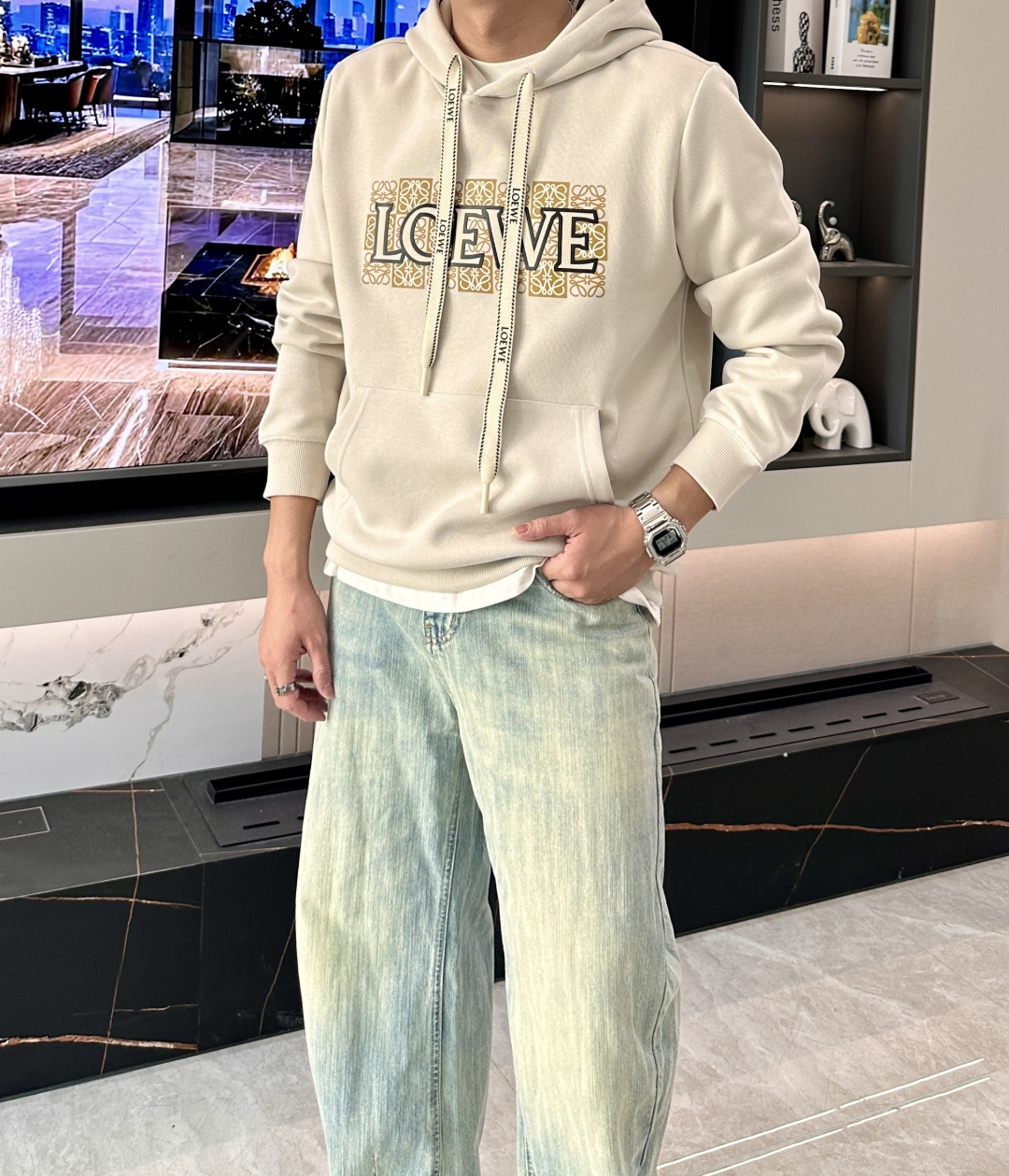 Loewe 套头连帽卫衣；经典套头男女同款，简约大气系列单品，低调奢华大气百搭款！卫衣选用客供100%高