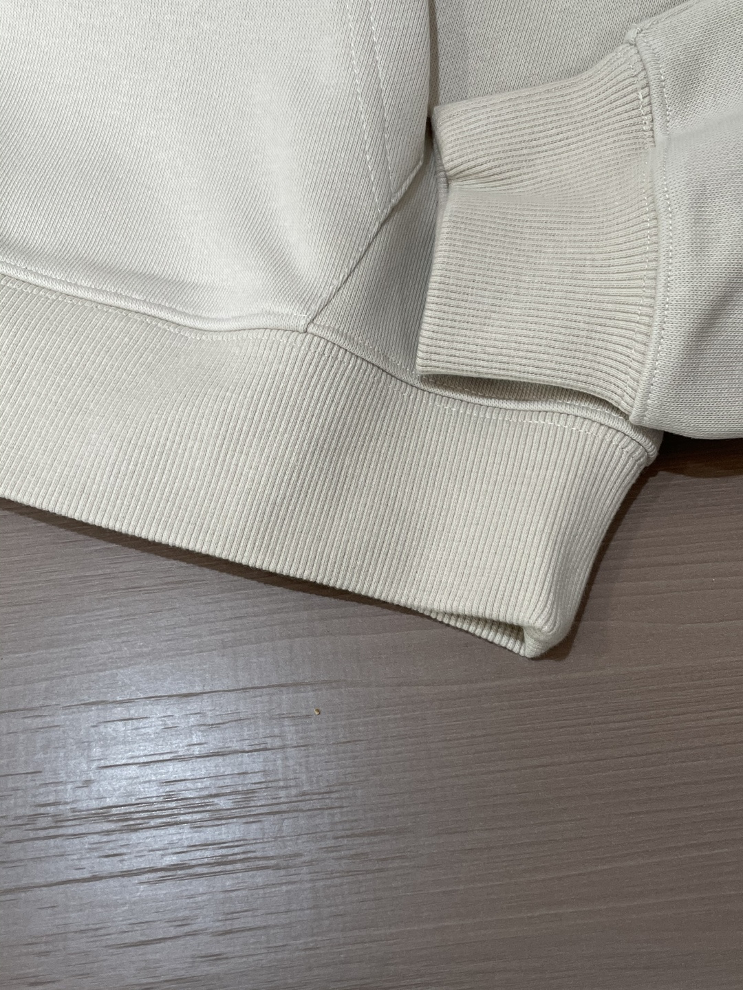 Loewe 套头连帽卫衣；经典套头男女同款，简约大气系列单品，低调奢华大气百搭款！卫衣选用客供100%高