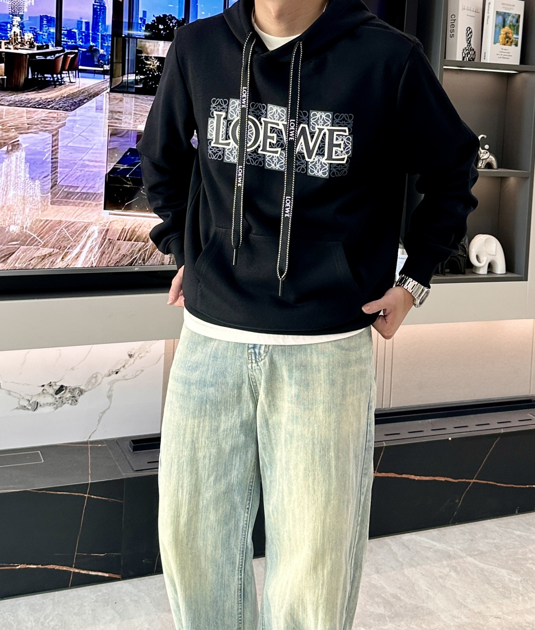 Loewe 套头连帽卫衣；经典套头男女同款，简约大气系列单品，低调奢华大气百搭款！卫衣选用客供100%高