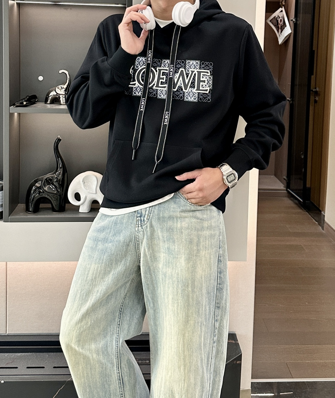 Loewe 套头连帽卫衣；经典套头男女同款，简约大气系列单品，低调奢华大气百搭款！卫衣选用客供100%高